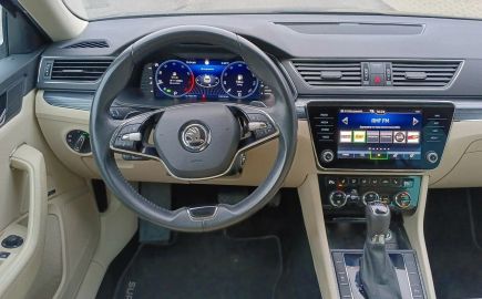 Car image 10