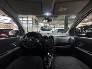 Car image 14