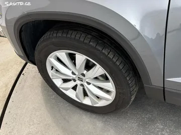 Car image 27