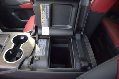 Car image 35