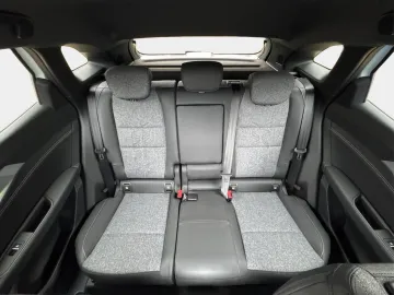 Car image 32