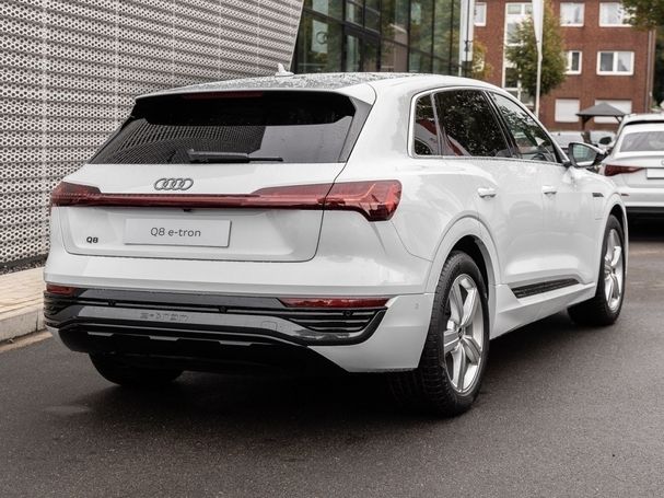 Audi Q8 55 quattro e-tron Advanced 300 kW image number 3