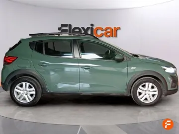 Car image 3