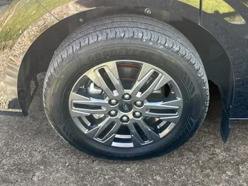 Car image 27