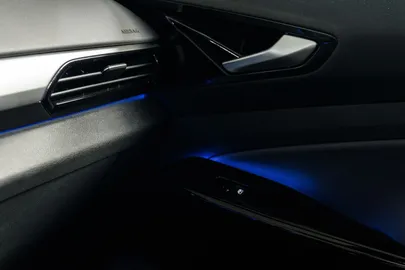 Car image 32
