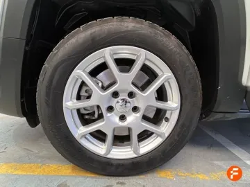Car image 32