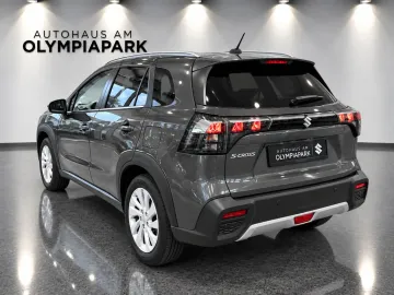 Car image 4