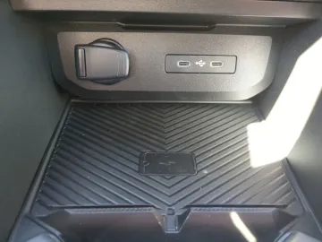 Car image 30