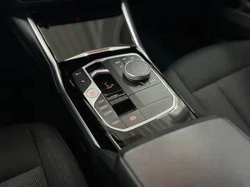 Car image 38