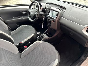 Car image 12