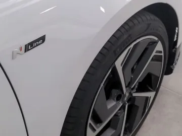 Car image 32