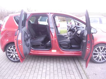 Car image 8