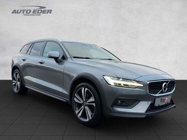 Volvo V60 Cross Country AWD Pro 140 kW image number 3