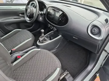 Car image 25