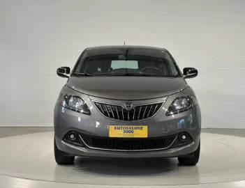 Car image 3