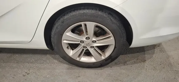 Car image 29