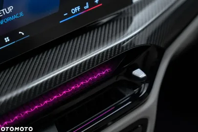 Car image 40
