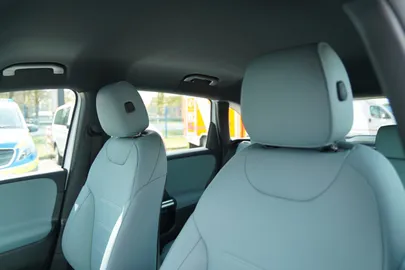 Car image 34
