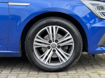 Car image 40