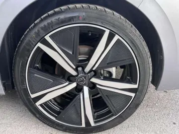Car image 32