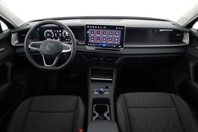 Car image 30