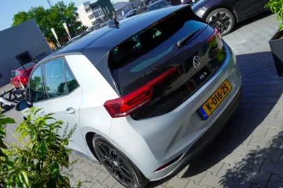 Car image 37