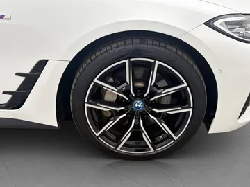 Car image 34