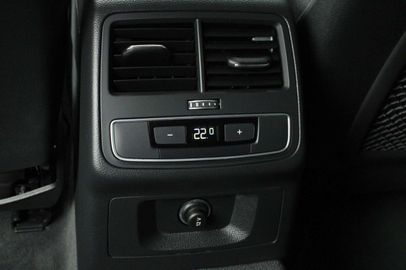 Car image 32