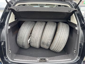 Car image 32