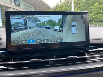 Car image 30