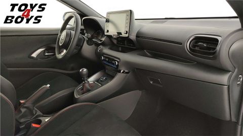 Car image 15