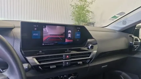 Car image 25
