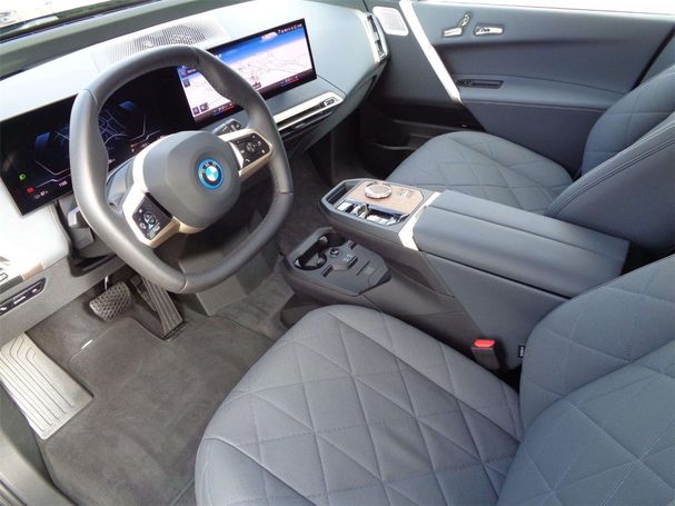 BMW iX xDrive40 240 kW image number 3