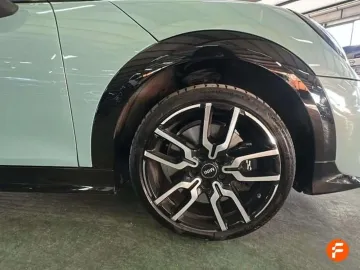 Car image 27