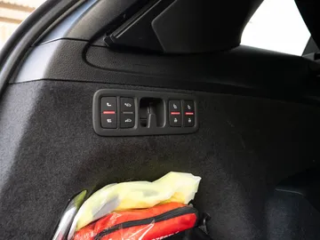 Car image 37