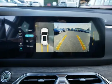 Car image 30