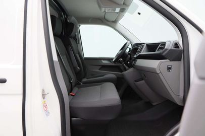 Car image 37