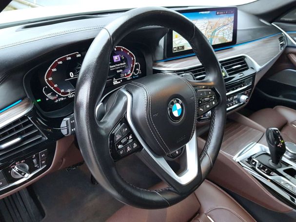 BMW 545 e xDrive 290 kW image number 13