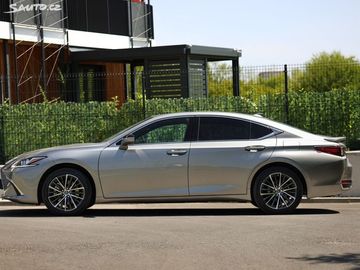 Car image 26