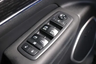 Car image 35
