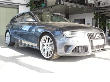 Car image 2