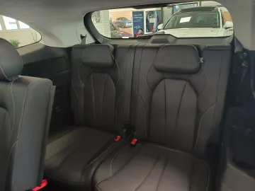 Car image 35