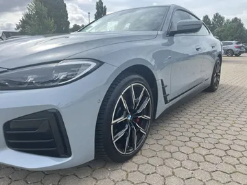 Car image 40
