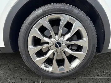 Car image 27