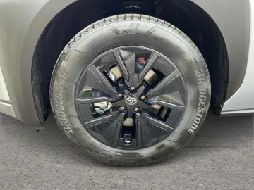 Car image 24