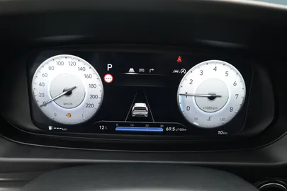 Car image 15