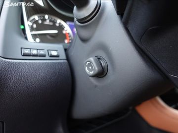 Car image 32