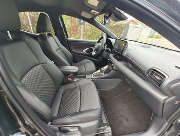 Car image 12