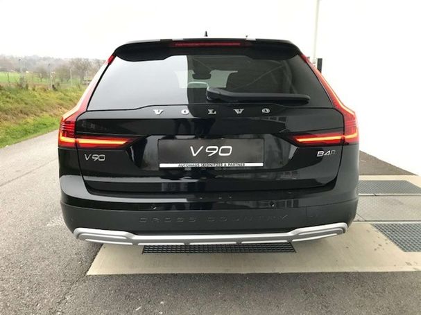 Volvo V90 Cross Country AWD B4 145 kW image number 3