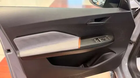 Car image 40